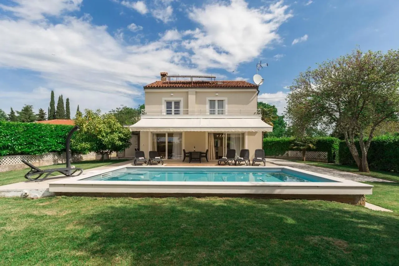 Exclusive 4 Bedroom Villa Alex In Porec With Private Pool, Garden And Parking