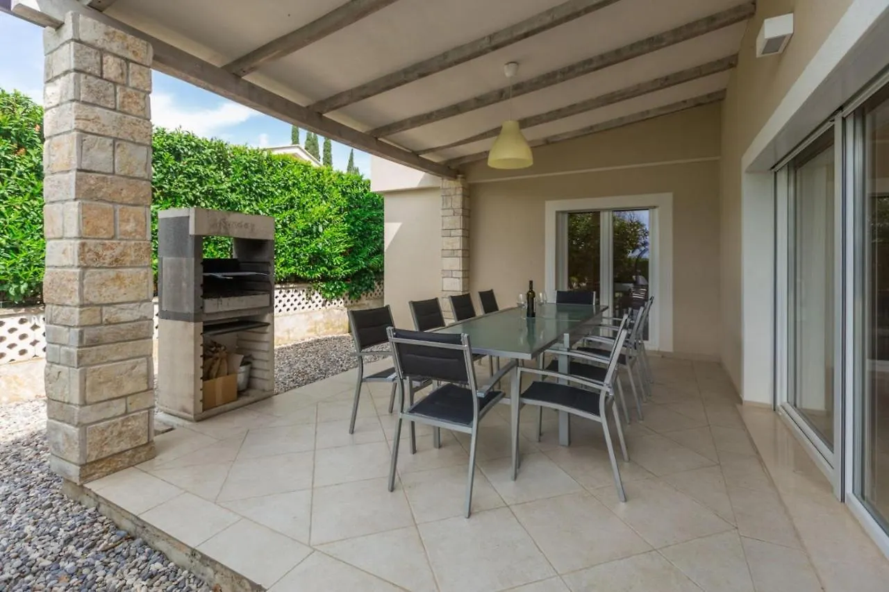 Exclusive 4 Bedroom Villa Alex In Porec With Private Pool, Garden And Parking 0*,  קרואטיה