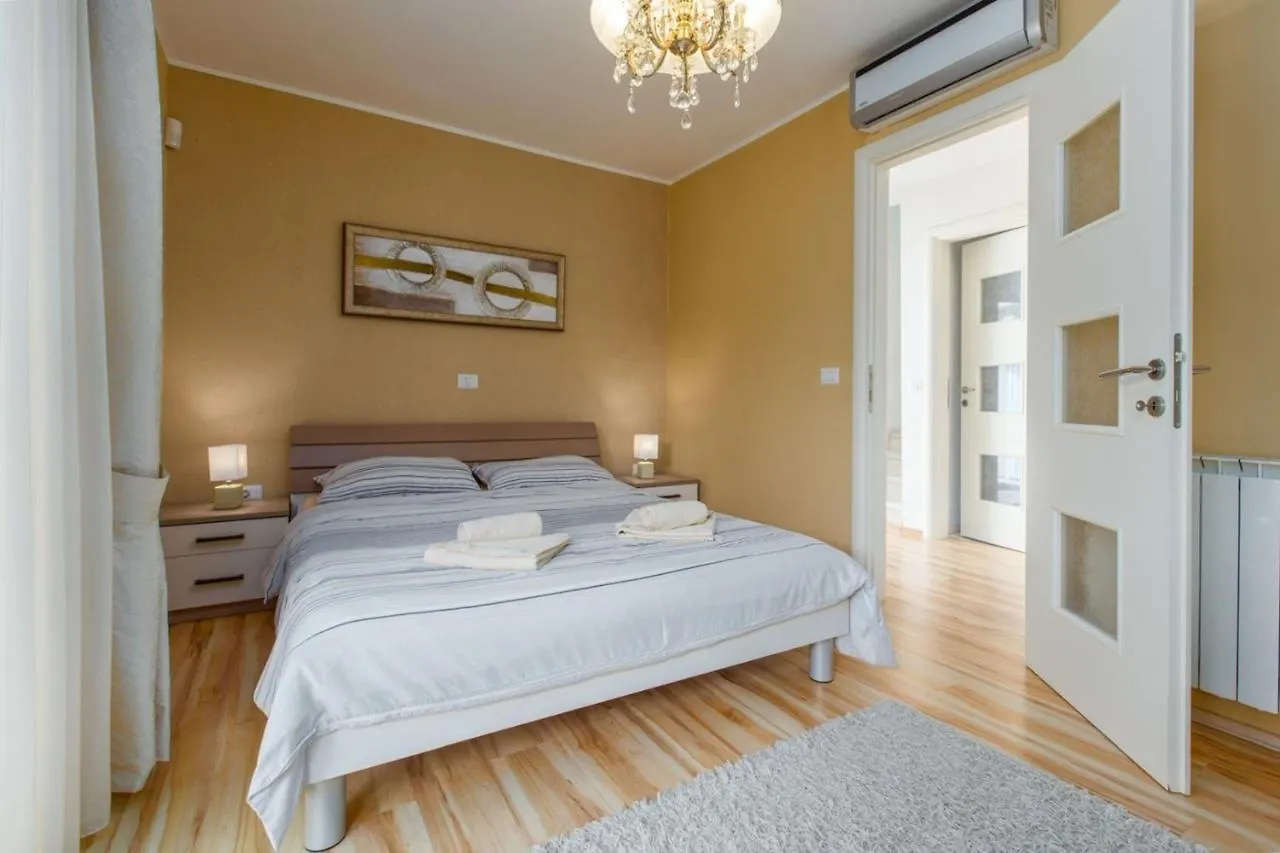 Exclusive 4 Bedroom Villa Alex In Porec With Private Pool, Garden And Parking