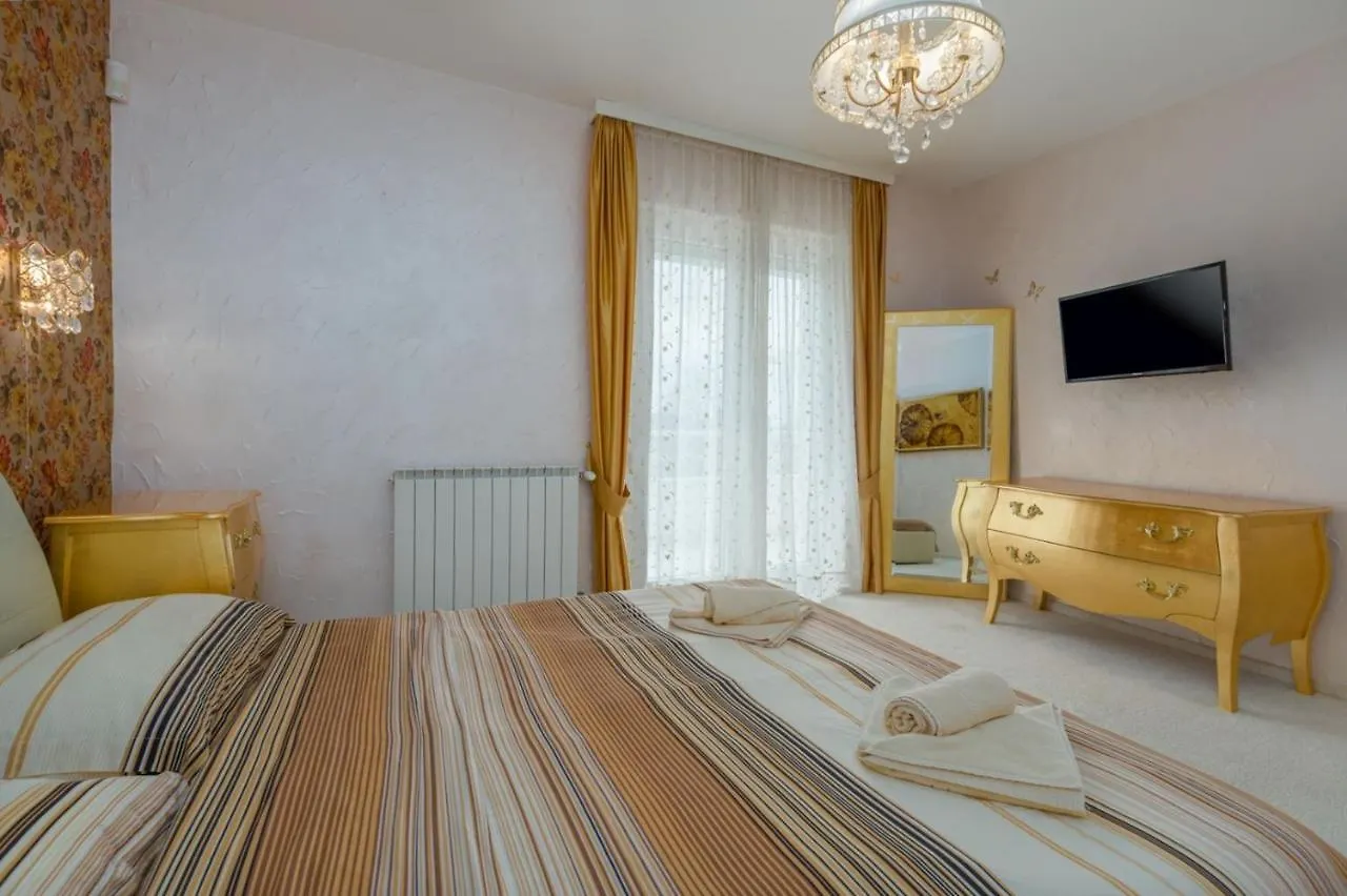Exclusive 4 Bedroom Villa Alex In Porec With Private Pool, Garden And Parking