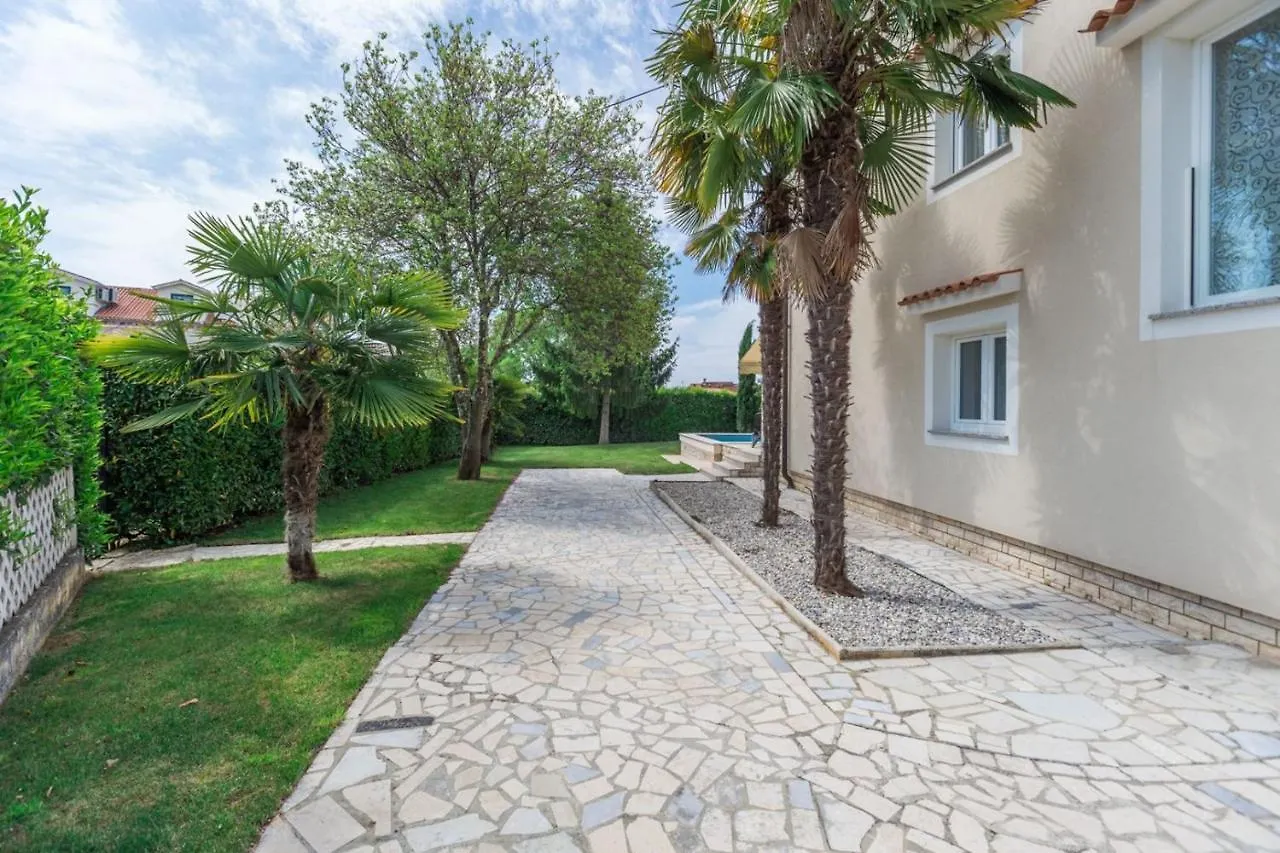 Exclusive 4 Bedroom Villa Alex In Porec With Private Pool, Garden And Parking 0*,